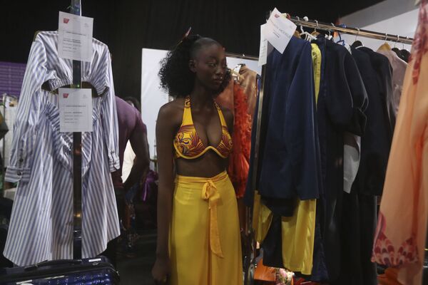 Una visión moderna de los motivos tradicionales: así es la semana de la moda en Nigeria
 - Sputnik Mundo