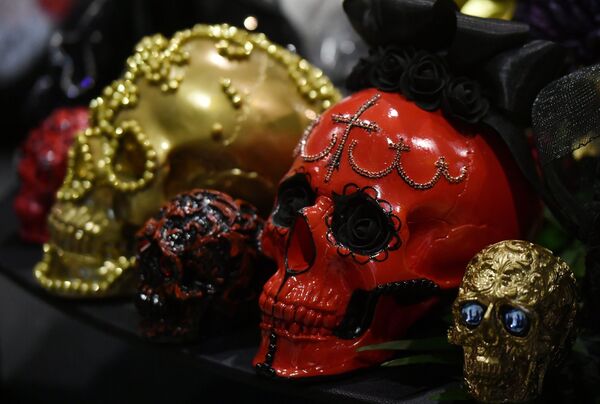 Moscú muestra las últimas tendencias de moda funeraria en la exposición Necrópol - Tanexpo 2019
 - Sputnik Mundo