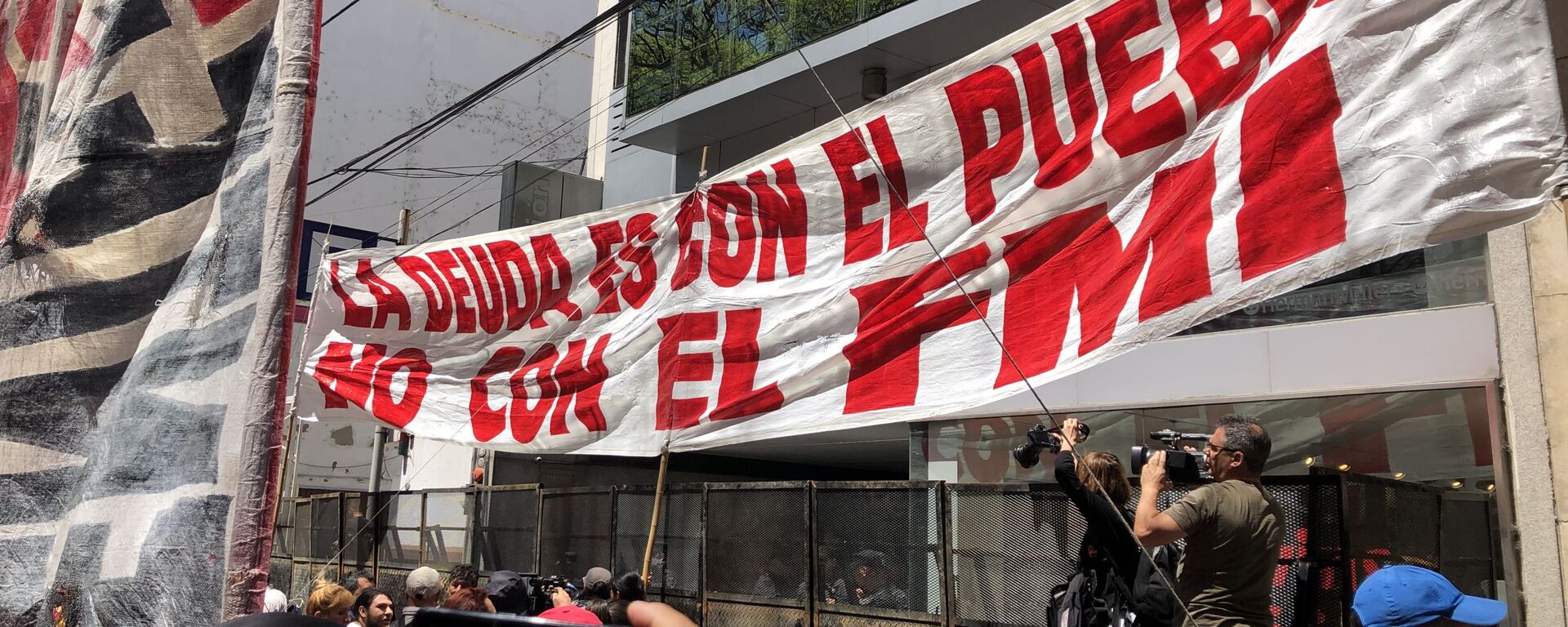 Argentinos protestan frente a la sede del FMI en Buenos Aires (archivo) - Sputnik Mundo, 1920, 09.05.2023
