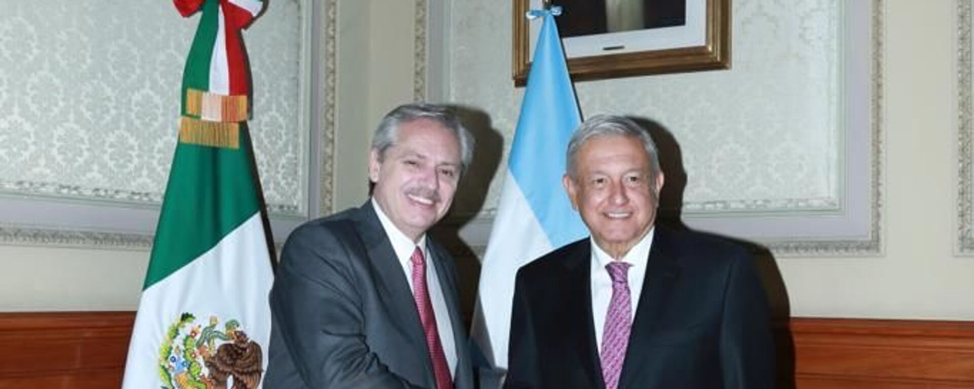 El presidente de Argentina, Alberto Fernández, junto con el mandatario mexicano, Andrés Manuel López Obrador - Sputnik Mundo, 1920, 04.11.2022