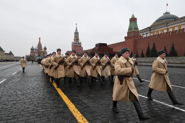 Moscú se prepara para recrear el legendario desfile militar del 7 de noviembre de 1941 - Sputnik Mundo