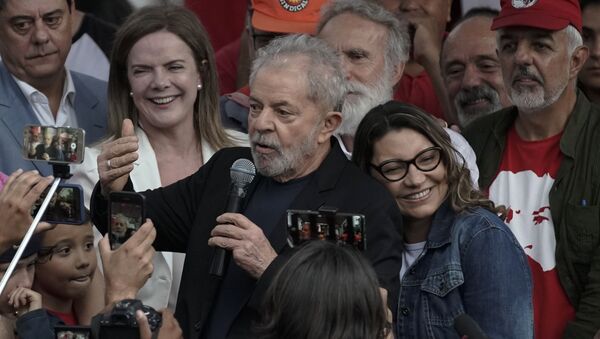 El expresidente brasileño Lula da Silva y su novia Rosangela da Silva - Sputnik Mundo