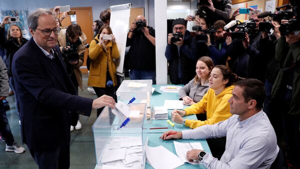 El presidente de Cataluña, Quim Torra, vota en las elecciones generales - Sputnik Mundo