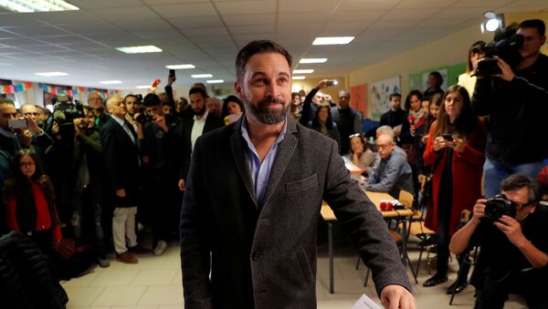 El líder el partido español de extrema derecha Vox vota en las elecciones generales del 10 de noviembre - Sputnik Mundo