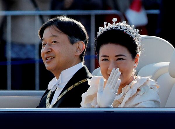 Tokio celebra la ascensión al trono del emperador de Japón con un desfile - Sputnik Mundo