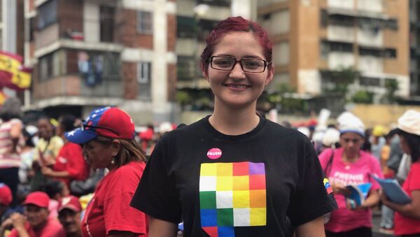Joven en la marcha de protesta contra el golpe de estado en Bolivia, en Caracas - Sputnik Mundo