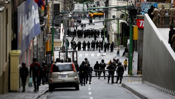 Miembros de Seguridad boliviana participan en protestas en La Paz - Sputnik Mundo
