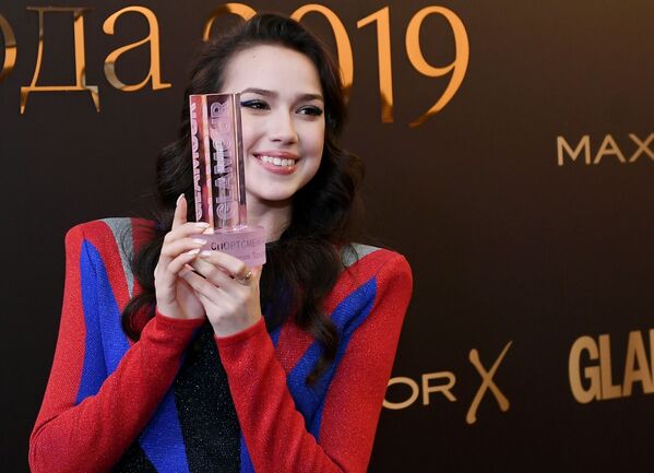 Las más bellas y talentosas rusas asisten al premio Mujer del Año 2019

 - Sputnik Mundo