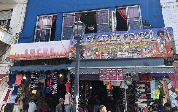 El Mercado andino de Liniers cuenta con tiendas misceláneas de la comunidad boliviana - Sputnik Mundo
