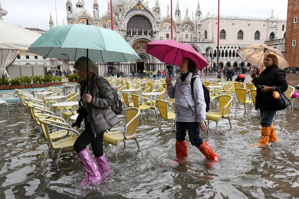 Venecia inundada y protestas por todo el mundo: una semana más en fotos - Sputnik Mundo