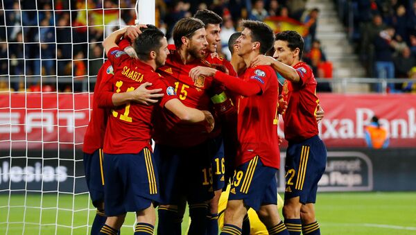 Jugadores de la Selección Española de fútbol celebrando un gol ante Malta - Sputnik Mundo
