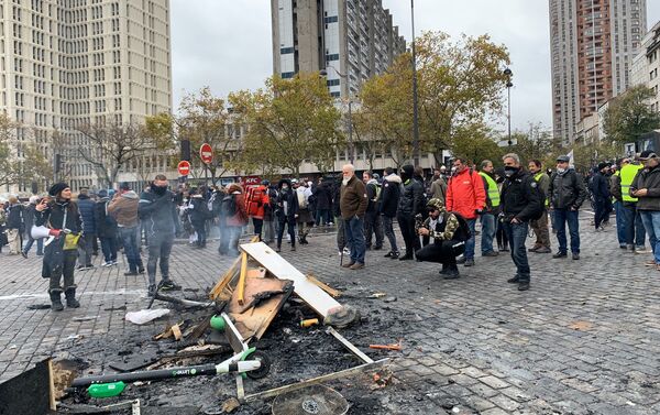 Protestas de los chalecos amarillos en París - Sputnik Mundo