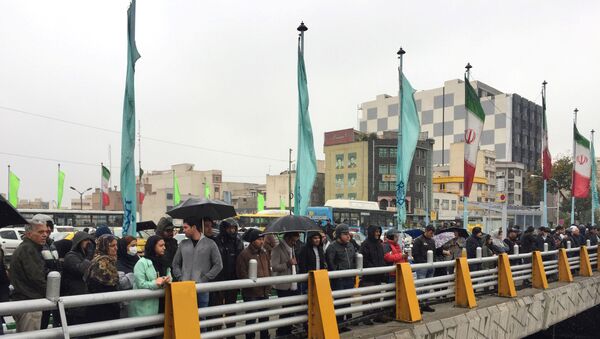 Protestas en Irán contra el aumento del precio de la gasolina - Sputnik Mundo