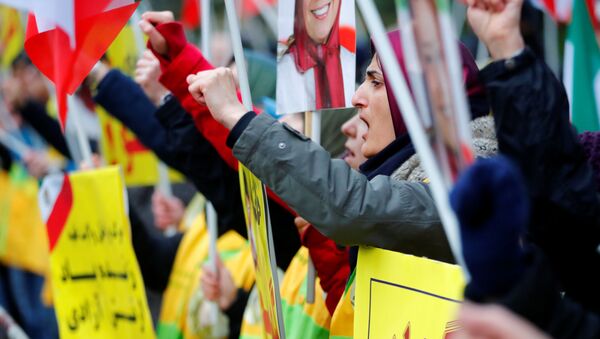 Una protesta en Berlín (Alemania) para apoyar a los manifestantes iraníes - Sputnik Mundo