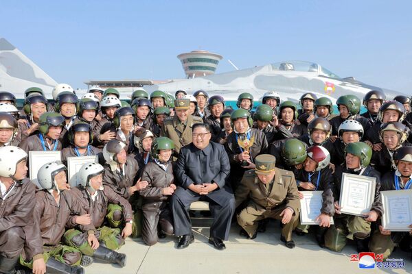 No solo pruebas de misiles: Kim Jong-un visita un balneario en construcción - Sputnik Mundo