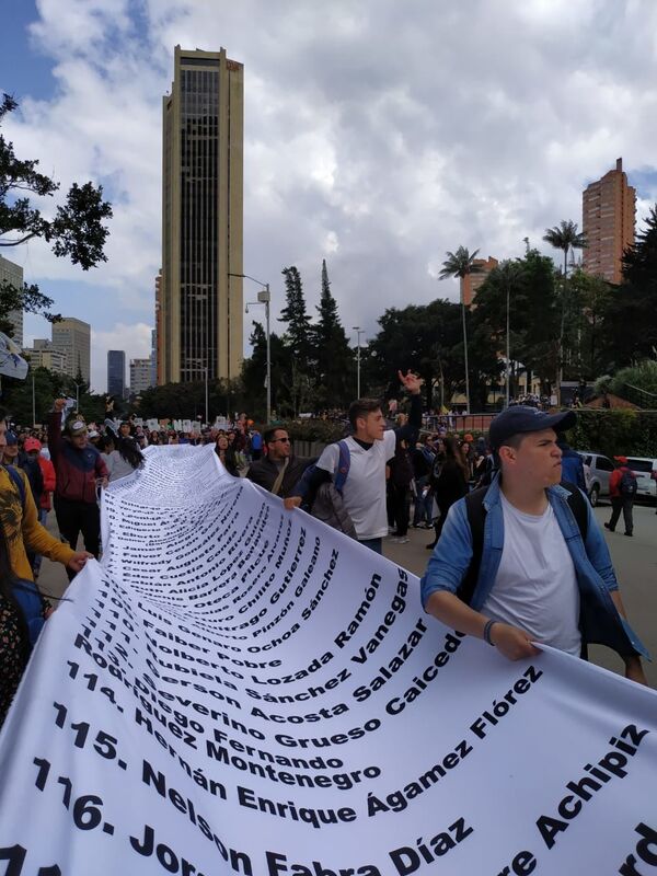 Las imágenes del paro en Bogotá que marcaron el histórico 21N en Colombia - Sputnik Mundo