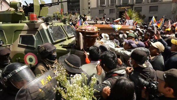 Protestas con ataúdes se apoderan de las calles de La Paz - Sputnik Mundo