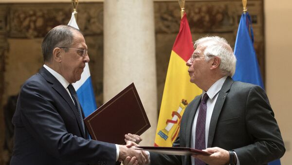 El ministro de Exteriores de Rusia, Serguéi Lavrov, junto a su homólogo español, Josep Borrell - Sputnik Mundo