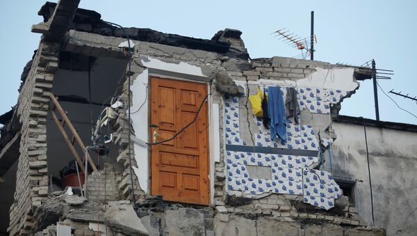 El fuerte terremoto en Albania, en imágenes - Sputnik Mundo