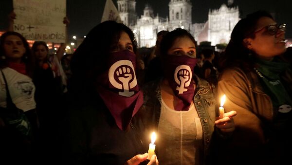 Manifestación conra feminicidios en México - Sputnik Mundo