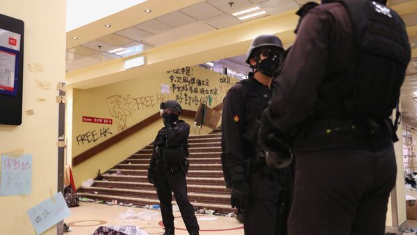 Policía en la Universidad Politécnica de Hong Kong - Sputnik Mundo