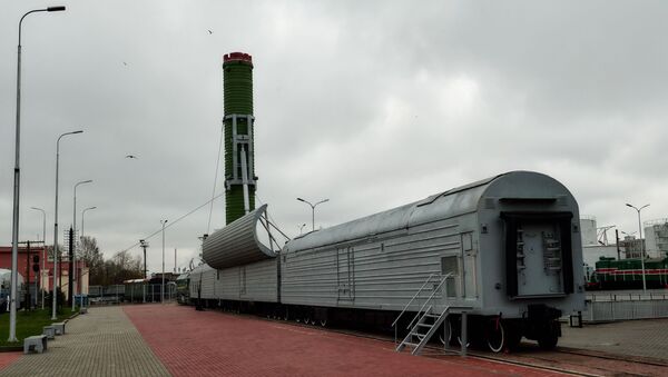 El complejo de misiles ferroviarios con el cohete especial RT-23 Molodets - Sputnik Mundo