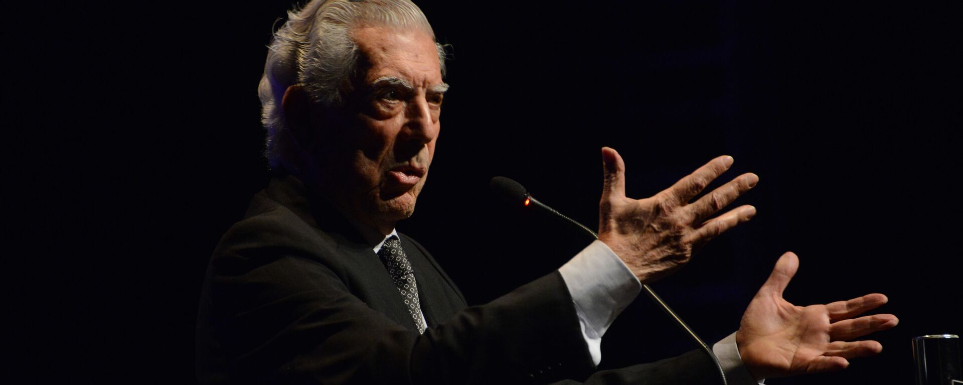 El escritor peruano Mario Vargas Llosa - Sputnik Mundo, 1920, 30.11.2019