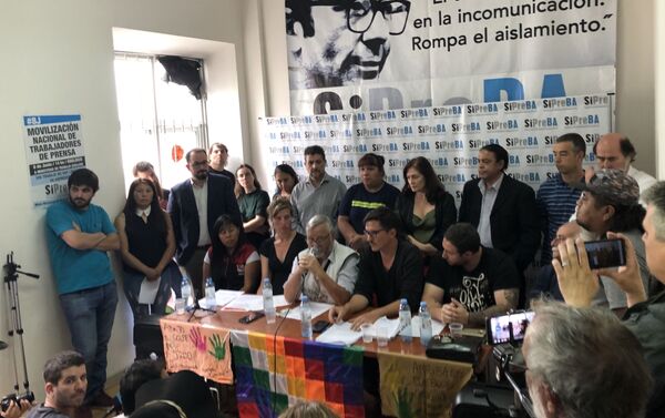 La Delegación Argentina en solidaridad con el Pueblo Boliviano presentó un lapidario informe sobre los abusos del Gobierno de facto - Sputnik Mundo