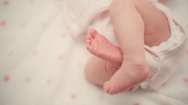 Los pies de un bebé (imagen referencial)  - Sputnik Mundo