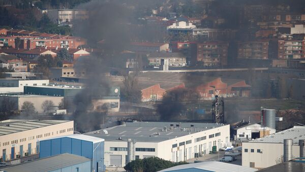 Incendio en una planta de residuos en Barcelona - Sputnik Mundo