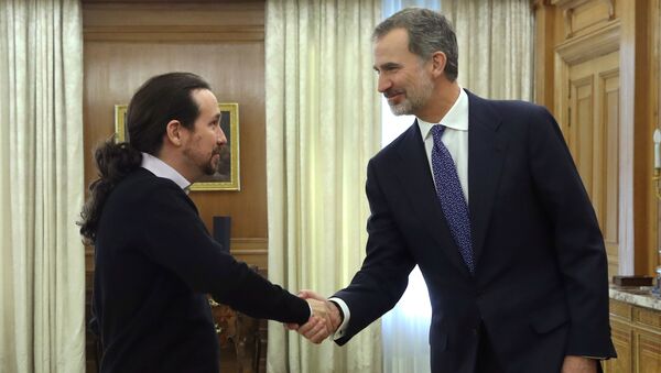 El secretario general del partido español Podemos, Pablo Iglesias, y el Jefe del Estado, el monarca Felipe VI - Sputnik Mundo