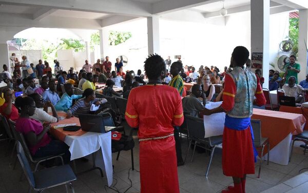 Participantes del Coloquio Internacional 'Ocupación, soberanía, solidaridad: Hacia un tribunal popular sobre los crímenes de la Minustah' realizado en Haití / - Sputnik Mundo