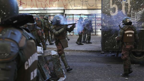 La Policía chilena durante las protestas - Sputnik Mundo