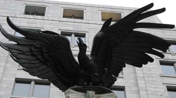 La estatua del águila cerca de la Reserva Federal de EEUU - Sputnik Mundo
