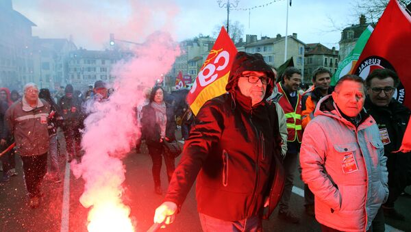 Las protestas de sindicatos obreros en Francia - Sputnik Mundo