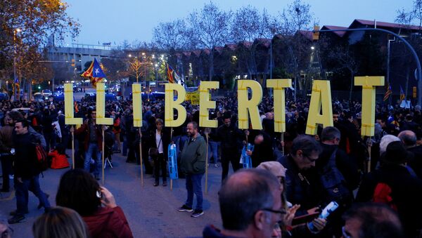 La manifestación antes del partido Real-Barcelona  - Sputnik Mundo