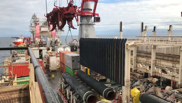 El barco de Allseas coloca tuberías para el gasoducto Nord Stream 2  - Sputnik Mundo
