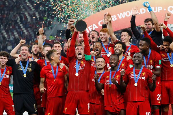 Los jugadores del Liverpool celebran la victoria en el Mundial de Clubes 2019 - Sputnik Mundo