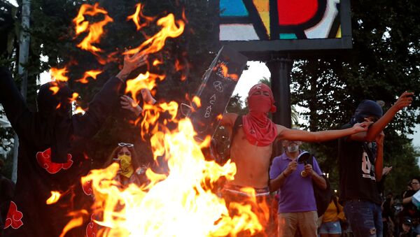 Manifestantes protestan contra el gobierno de Sebastián Piñera en Valparaíso, Chile - Sputnik Mundo