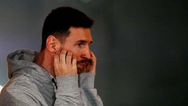 El futbolista Lionel Messi durante una presentación - Sputnik Mundo