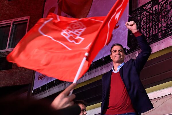 Pedro Sánchez celebra la victoria del PSOE en las elecciones generales de España, el 10 de noviembre de 2019 - Sputnik Mundo