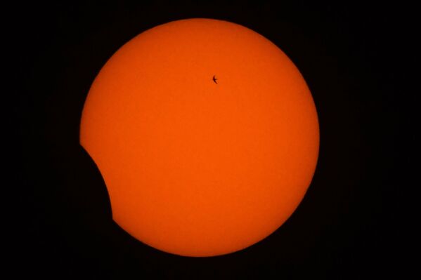Así se vio el espectacular eclipse solar 'Anillo de fuego' - Sputnik Mundo