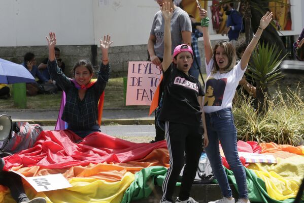 Manifestantes a favor del matrimonio igualitario en Quito (Ecuador), el 4 de junio de 2019 - Sputnik Mundo