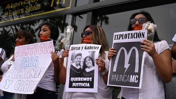 Protestas contra McDonald's en Perú  - Sputnik Mundo