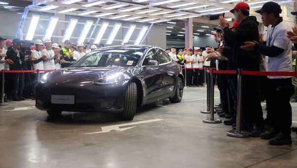El nuevo coche d Tesla  - Sputnik Mundo