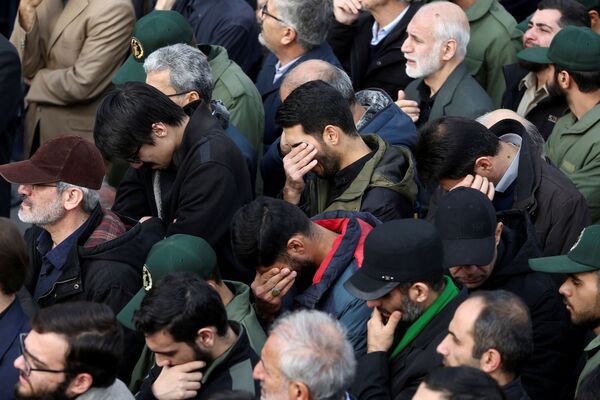 Los manifestantes en Teherán  protestan contra el asesinato de general iraní Qasem Soleimani - Sputnik Mundo