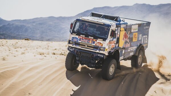 Uno de los camiones del equipo Kamaz Master en el Rally Dakar 2020 - Sputnik Mundo