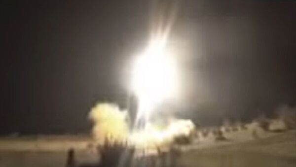 Lanzamiento de misiles iraníes contra las bases estadounidenses - Sputnik Mundo