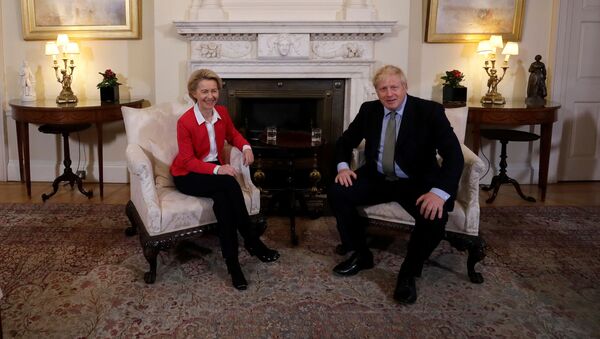 El primer ministro del Reino Unido, Boris Johnson, y la presidenta de la Comisión Europea, Ursula von der Leyen - Sputnik Mundo