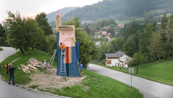 La estatua de Trump creada por el artista esloveno Tomaz Schlegl (archivo) - Sputnik Mundo